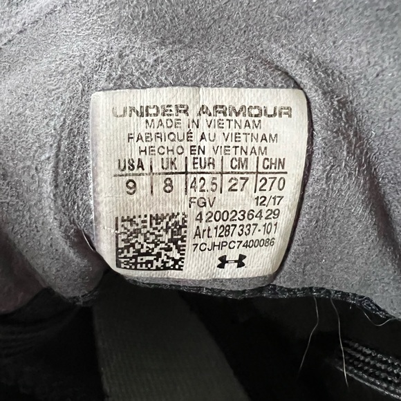 Under Armour Men’s Charged Sneakers Size 9 - Picture 3 of 4